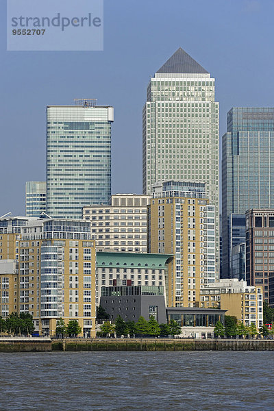 Großbritannien  England  London  Docklands  Isle of Dogs  Bürotürme  One Canada Square und HSBC Tower am Canary Wharf.