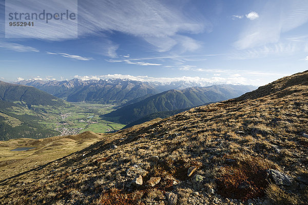 Italien  Südtirol  Watlesgebiet  Blick auf die Ortler Alpen und Mals