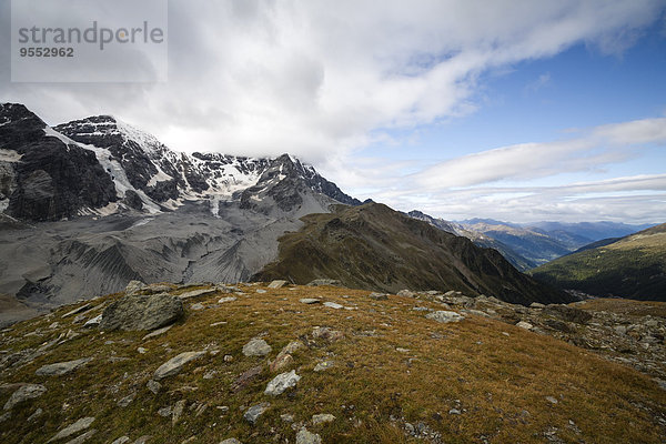 Italien  Südtirol  Blick auf die Ortler Alpen  Monte Zebru links