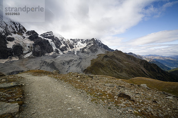 Italien  Südtirol  Blick auf die Ortler Alpen  Monte Zebru in der Mitte