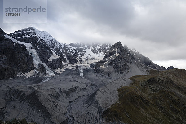 Italien  Südtirol  Blick auf die Ortler Alpen  Monte Zebru links  Ortler rechts