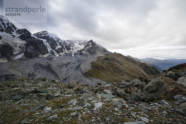 Italien  Südtirol  Blick auf die Ortler Alpen  Monte Zebru  Ortler in der Mitte