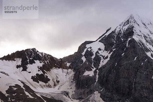 Italien  Südtirol  Blick auf die Ortler Alpen  Gran Zebru rechts