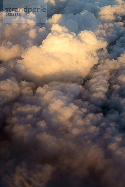 Luftaufnahme  Wolken am Abend