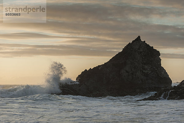 UK  England  Cornwall  Bedruthan Steps  Felsen im Meer