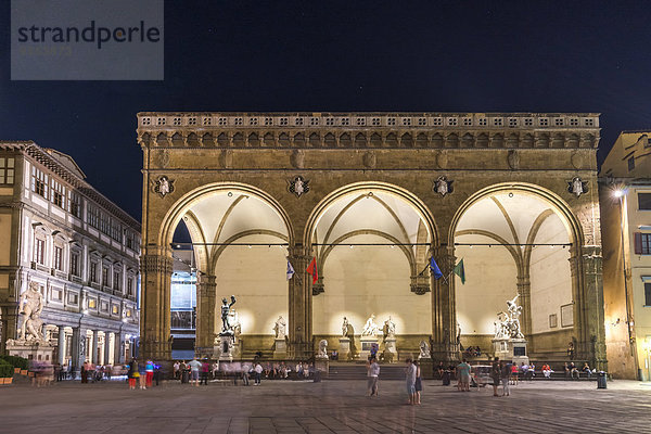 Italien  Toskana  Florenz  Piazza della Signoria  Loggia dei Lanzi bei Nacht