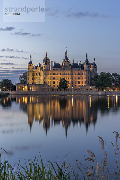 Deutschland  Mecklenburg-Vorpommern  Schwerin  Schloss Schwerin im Morgengrauen