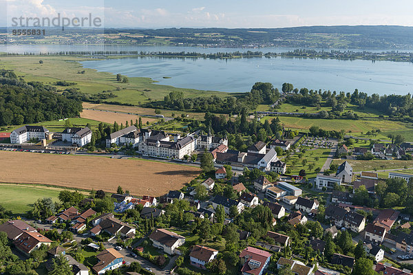 Deutschland  Baden-Württemberg  Bodensee  Luftaufnahme von Hegne mit Abtei