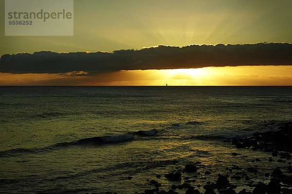 USA  Hawaii  Sonnenuntergang am Meer