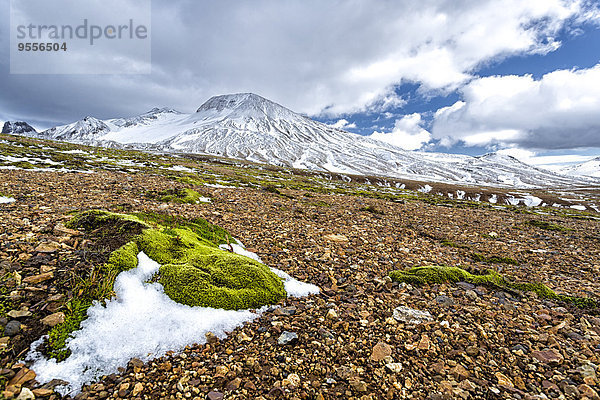 Island  Sudurland  Kerlingarfjoell  Hochlandregion  schneebedeckter Berg