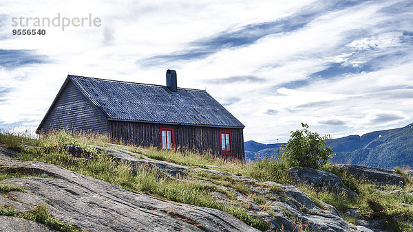 Norwegen  Nordland  Romsdal  Holzhaus