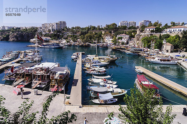 Türkei  Mittlerer Osten  Antalya  Kaleici  Blick auf Hafen und Altstadt