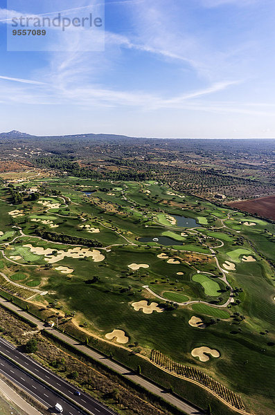 Spanien  Mallorca  Flug nach Palma de Mallorca über Golfplatz