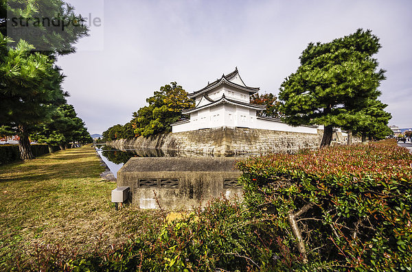 Japan  Kyoto  Nijo-Schloss  Umgebungsmauer