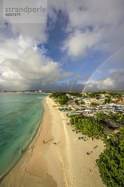 Karibik  Antillen  Kleine Antillen  Barbados  Strand bei Garrison  Regenbögen