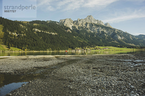 Austria  Tyrol  Tannheimer Tal  mountainscape with lake