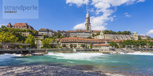 Schweiz  Bern  Stadtbild mit Münster und Aare