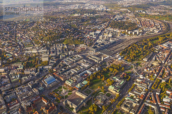 Deutschland  Baden-Württemberg  Stuttgart  Luftaufnahme der Innenstadt
