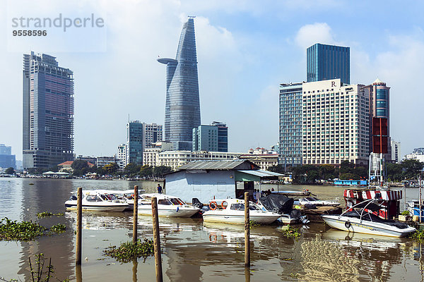Vietnam  Ho-Chi-Minh-Stadt  Zweig des Saigon River und Bitexco Financial Tower