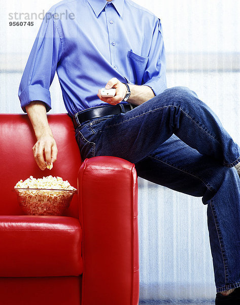 Mann Überprüfung Popcorn