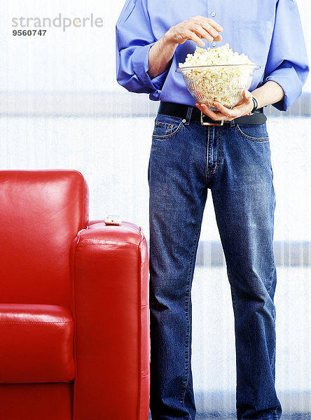 Mann Überprüfung Popcorn