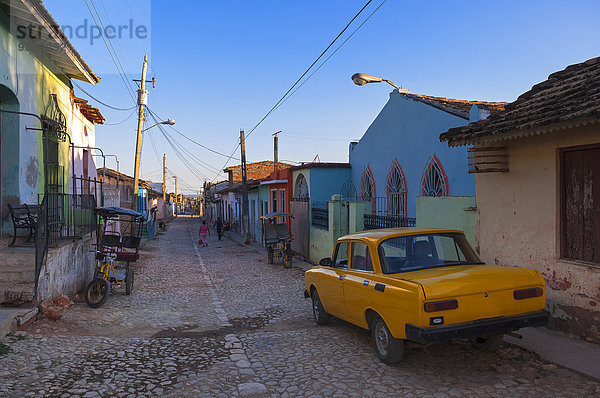 Städtisches Motiv Städtische Motive Straßenszene Auto Kuba alt