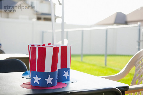 Vereinigte Staaten von Amerika USA Außenaufnahme Papier Hut Nationalität Tisch Unabhängigkeitstag freie Natur