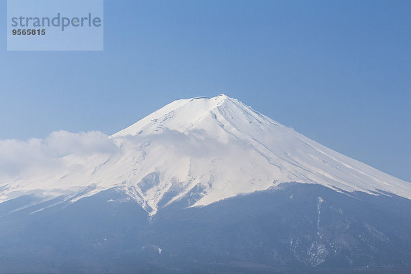 Blick auf den Berg Fuji gegen den klaren blauen Himmel