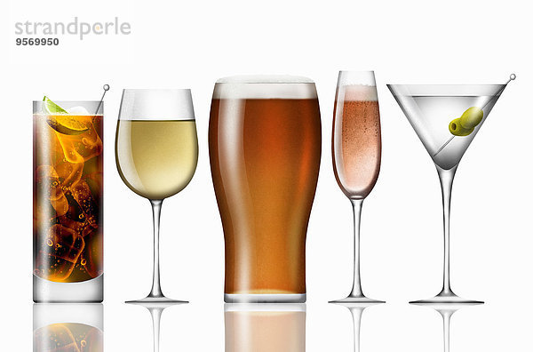 Reihe verschiedener alkoholischer Getränke