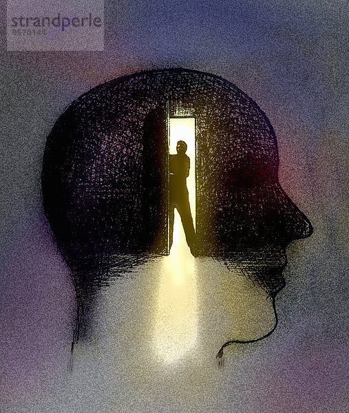 Mann öffnet eine Tür im Kopf eines Mannes