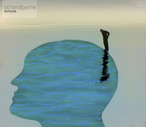 Mann schaut in ruhiges Gewässer in einem Kopf