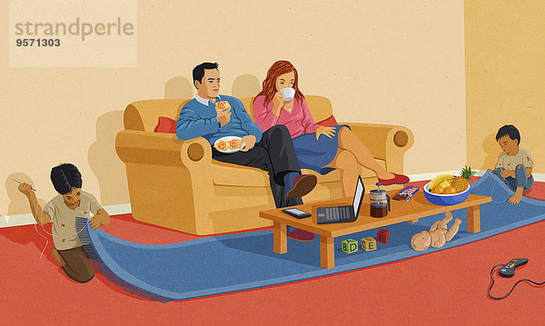 Paar schaut fernsehen mit armen Kindern die einen Teppich knüpfen