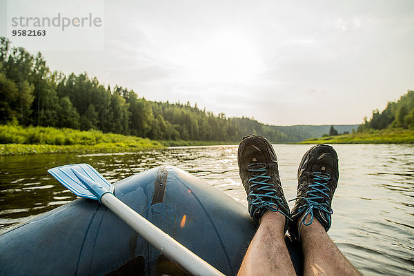 Mann ruhen See Boot