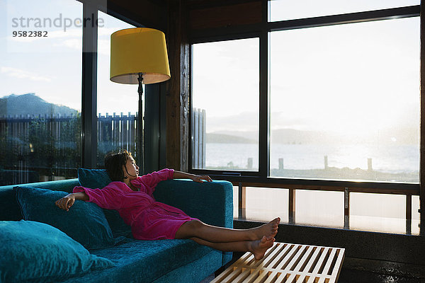 Fenster Zimmer mischen hinaussehen Mädchen Wohnzimmer Mixed