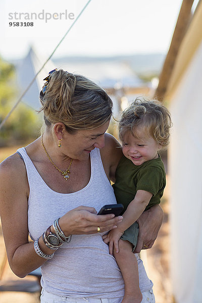 Handy benutzen Europäer Sohn Mutter - Mensch Baby