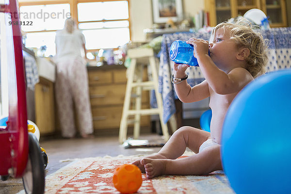 Wasser Europäer Junge - Person Küche trinken Baby