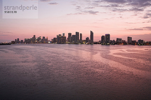 Fischereihafen Fischerhafen Skyline Skylines Vereinigte Staaten von Amerika USA Sonnenuntergang Großstadt Florida Miami