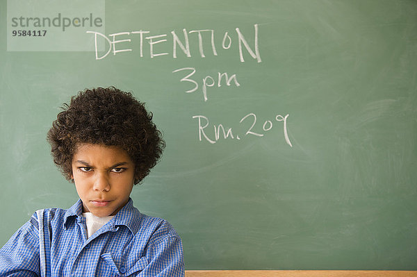 Zorn stirnrunzeln Junge - Person mischen Klassenzimmer Nachsitzen Mixed