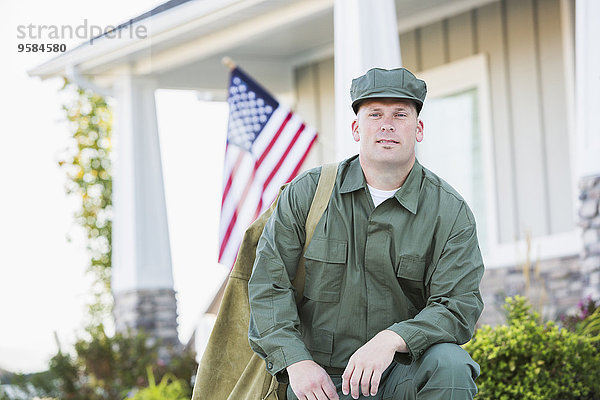 nahe Europäer kniend Wohnhaus Soldat