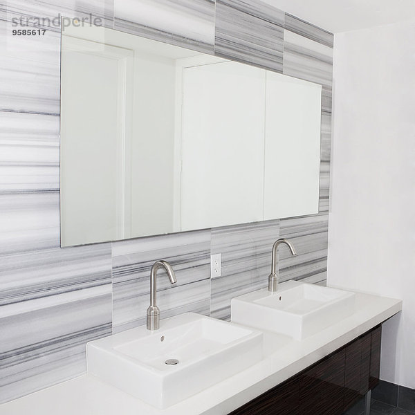 Spülbecken Badezimmer Spiegel modern