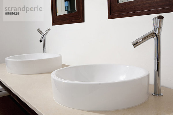 Spülbecken Wasserhahn Badezimmer Close-up modern