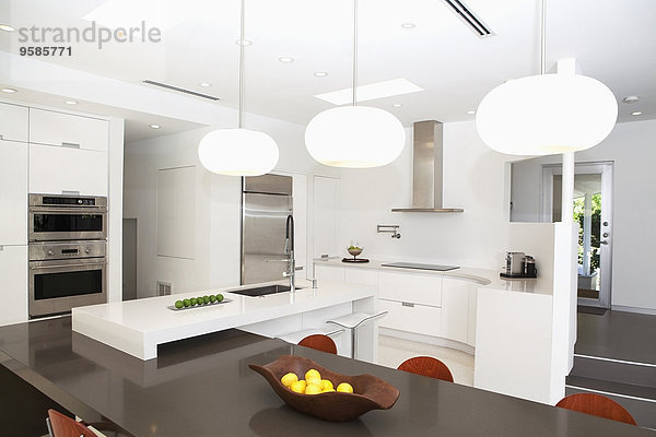 Beleuchtung Licht Küche Arbeitsplatte Armatur Tisch modern