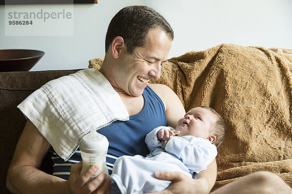Europäer Junge - Person Menschlicher Vater Zimmer halten Wohnzimmer Baby