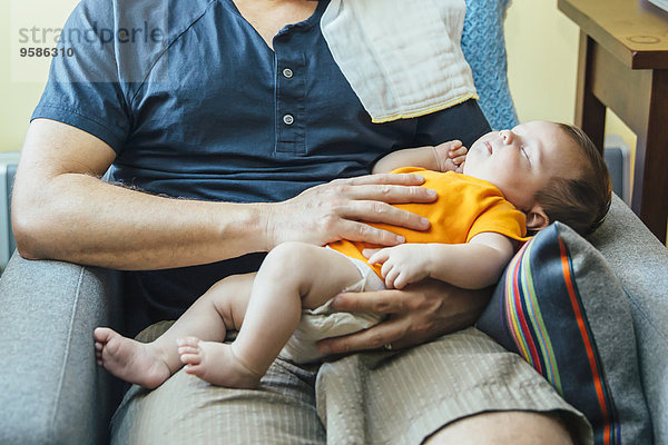 Europäer Junge - Person Menschlicher Vater halten schlafen Sessel Baby