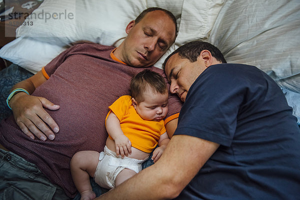 Europäer Junge - Person Menschlicher Vater Bett schlafen Baby