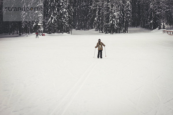 Europäer Schnee Feld Skisport querfeldein Mädchen Cross Country