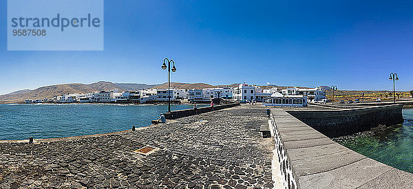 Spanien  Kanarische Inseln  Lanzarote  Punta de la Vela  Fischerdorf Arrieta  Panorama