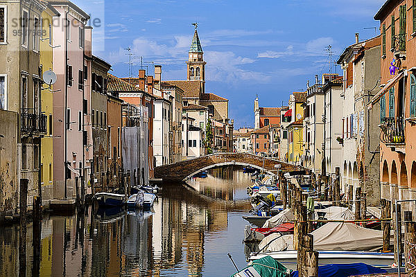 Italien  Provinz Venedig  Chioggia  Häuser am Kanal