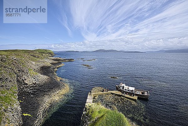 UK  Schottland  Argyll und Bute  Ansicht von der Felseninsel Staffa