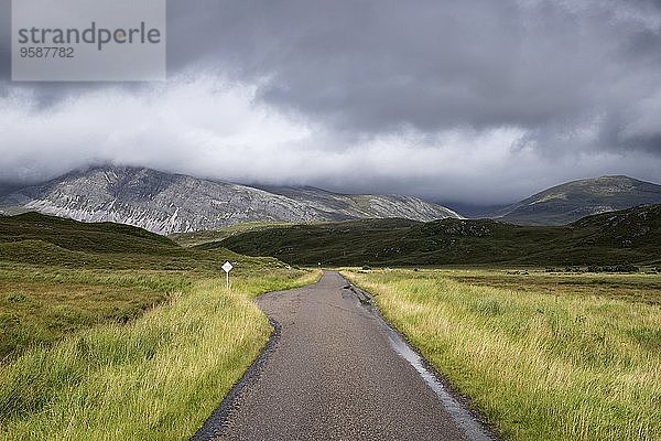UK  Schottland  Achfary  Single Track Road in den Highlands
